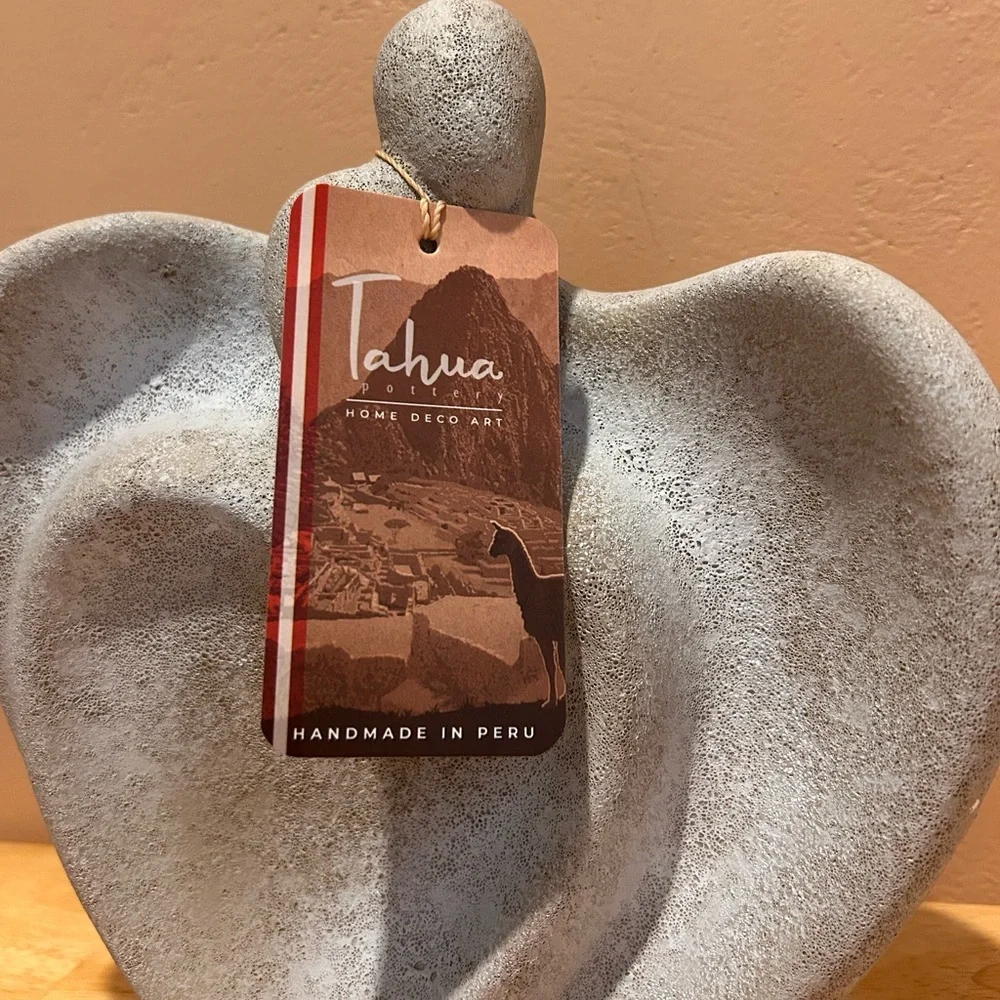 NWTS TAHUA Made In Peru Love Ceramic Statue. Stone Grey Ceramic. - Picture 2 of 8